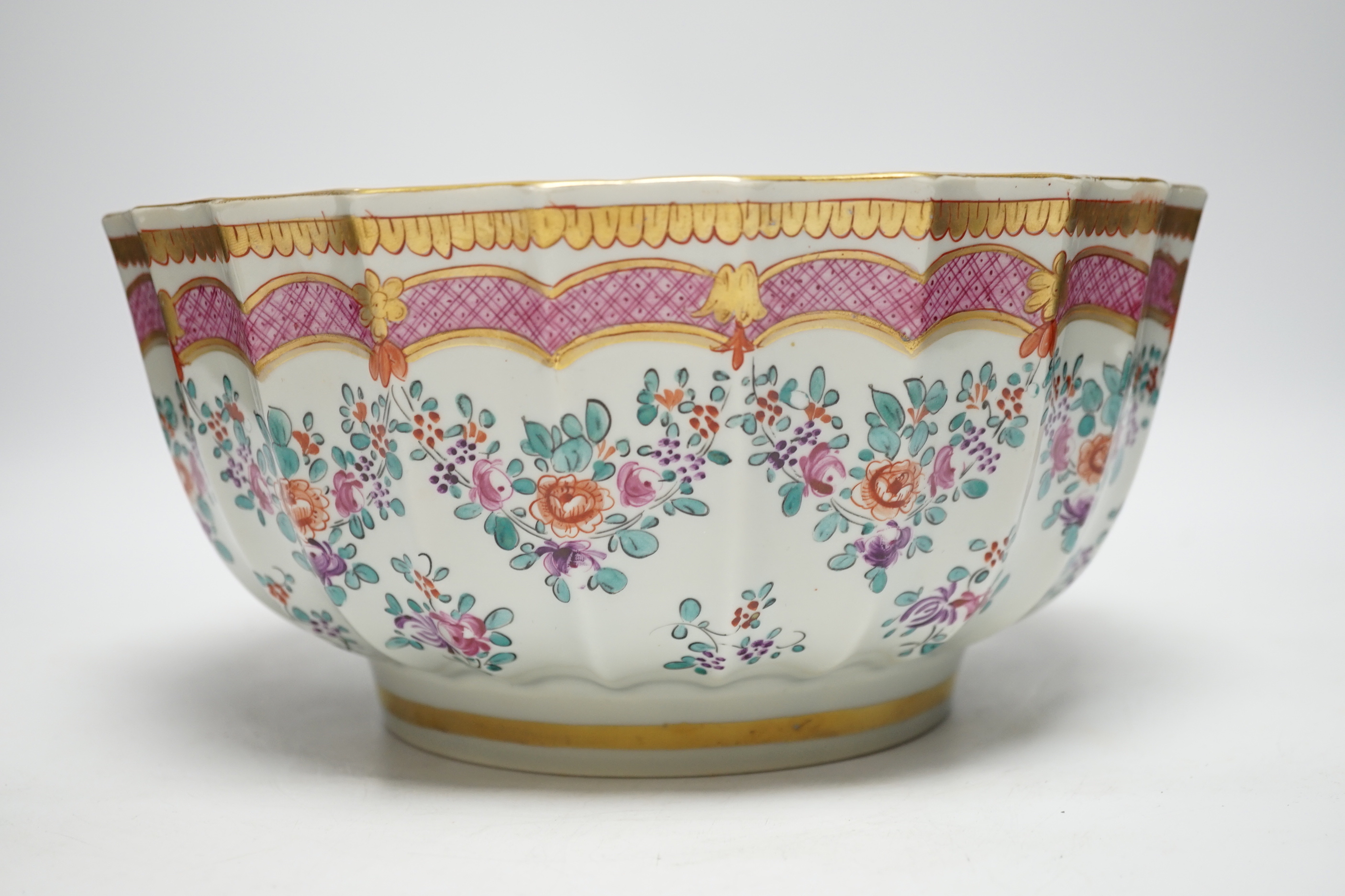 An early 20th century French porcelain bowl in Chinese style, 26cm diameter